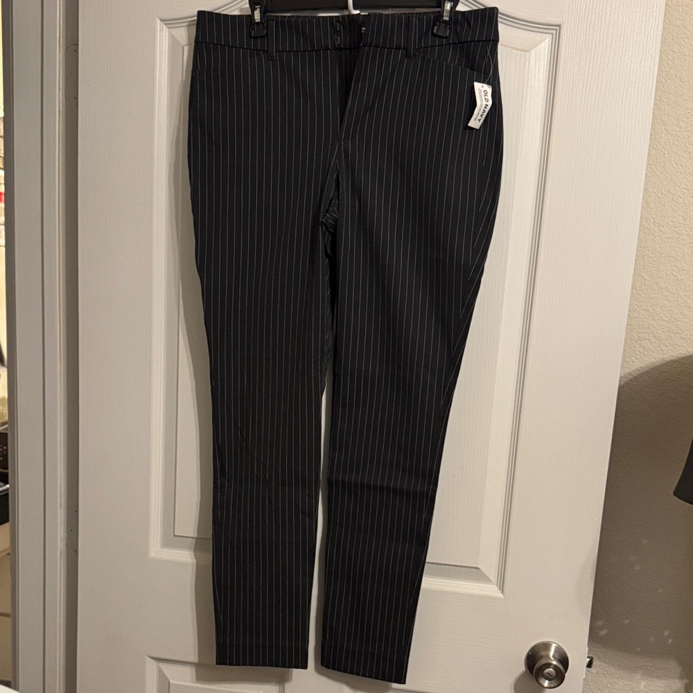 Old Navy Women’s Pixie Pants Grey White Pinstripe